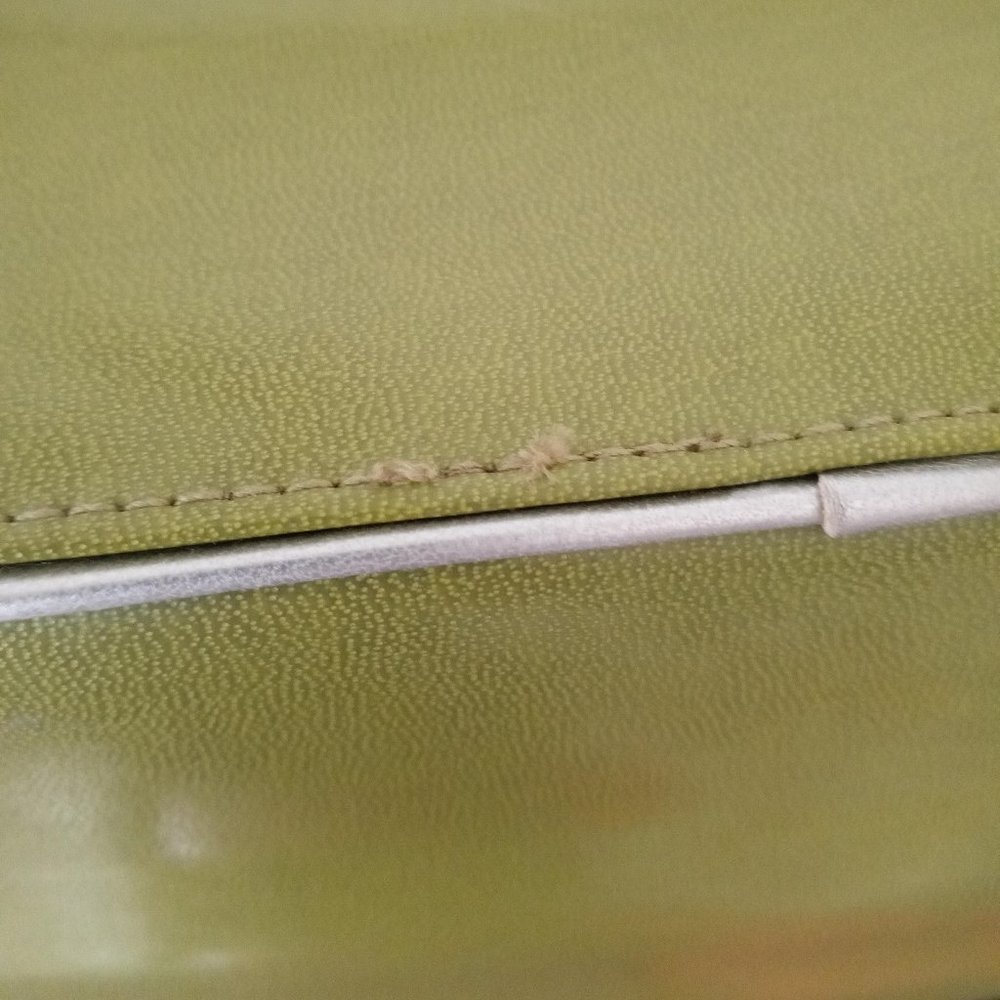 Tahitian Noni Olive Green Travel Bag - Picture 14 of 16